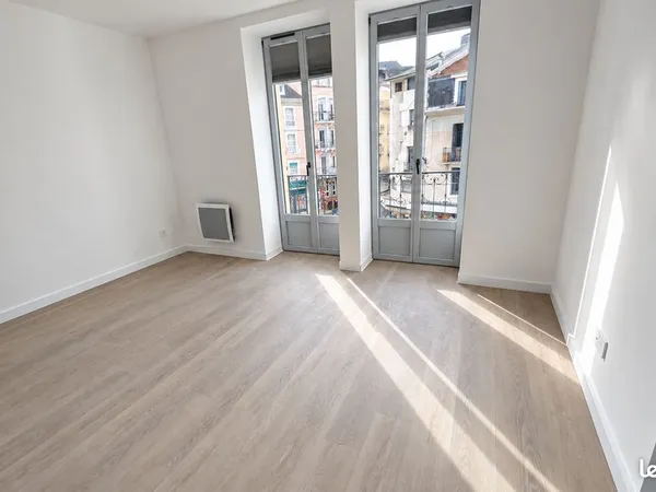 T2 rénové avec balcon - Lourdes centre - 47 m² - 450,62 CC