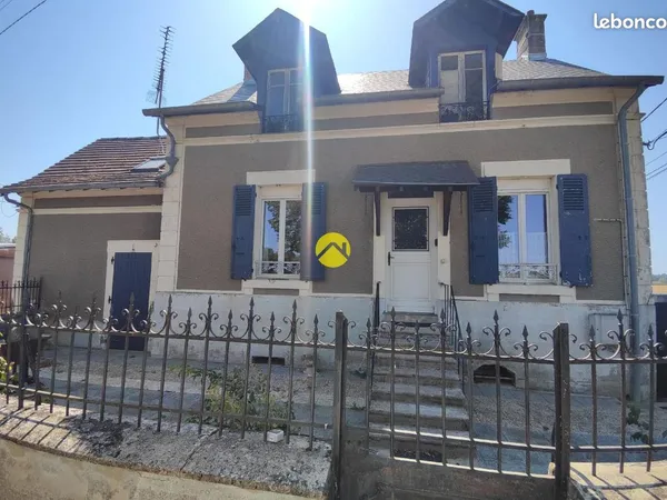 Maison ancienne au bord du canal