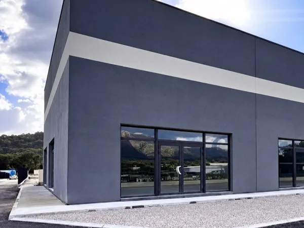 LOCAL COMMERCIAL D'ANGLE DE 184 M² Centre de Baléone • Sarrola-Carcopino