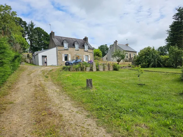 MAISON EN PIERRES