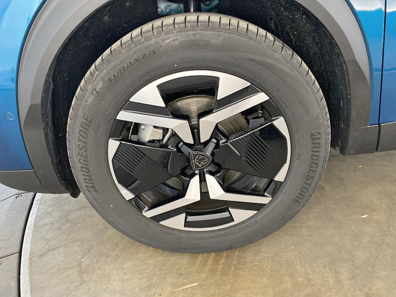 Peugeot 2008 hybrid 145 ch e-dcs6 allure — photo 11