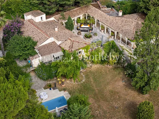 Villa 7 pièces 320 m²