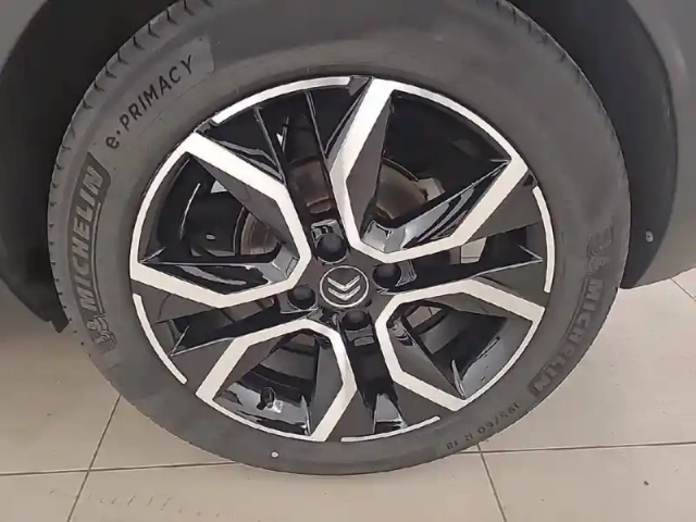 Citroën C4 e- 136 ch automatique — photo 13