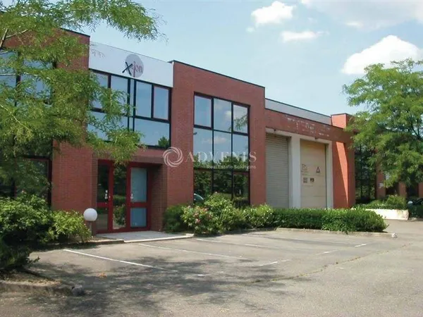 Local d'activité 890 m²