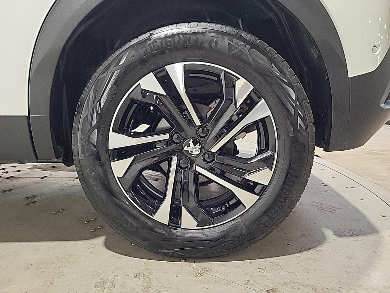Peugeot 2008 puretech 130 s&s eat8 gt — photo 16