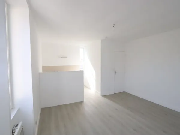 À La Charité-Sur-Loire (58), appartement à louer