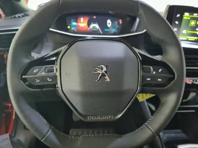 Peugeot 2008 puretech 130 s&amp;s bvm6 — photo 9