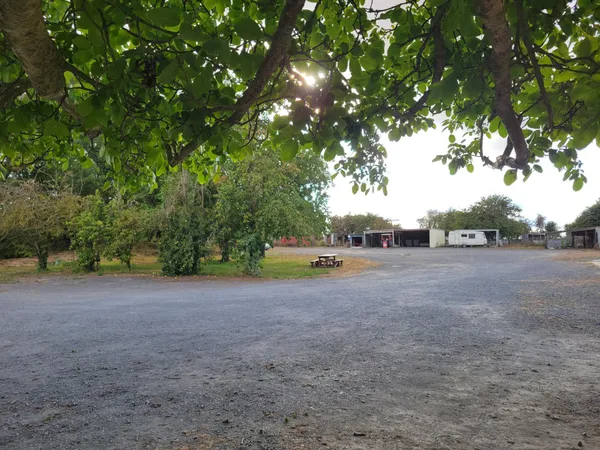 ? À Martragny, profitez d'un terrain de 1 465 m² au calme, avec une dalle béton déjà présente et un 