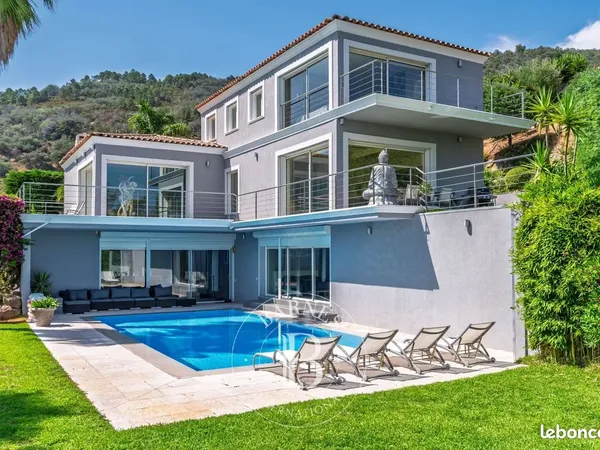 Villa 7 pièces 258 m²