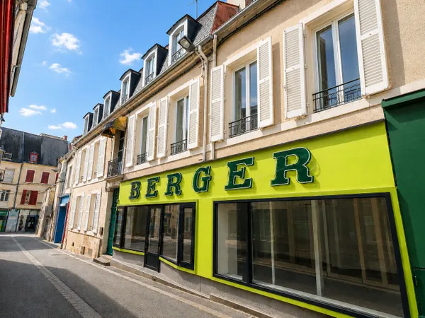 Immeuble Nevers 4 appartements + un local commercial, hyper centre de Nevers, 2h30 PARIS