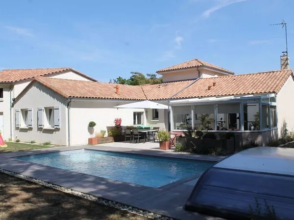 Maison 10 pièces 240 m²