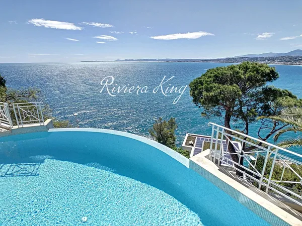 Alpes Maritimes (06) - CAP DE NICE  - Villa de 320 m2 Piscine Vue Mer Epoustouflante