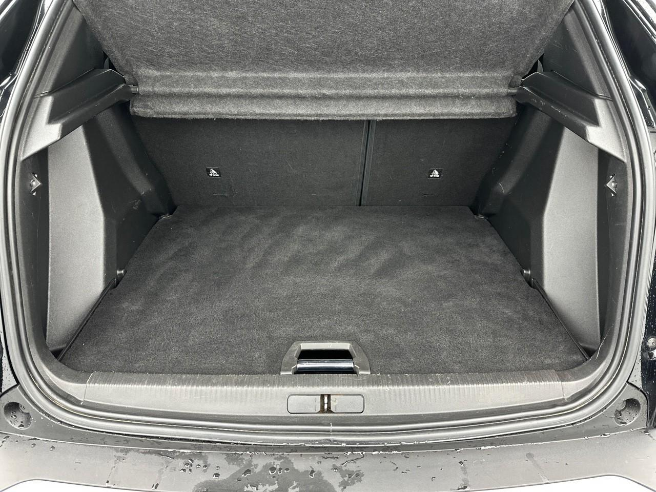 Peugeot 2008 puretech 130 s&s eat8 gt pack — photo 6
