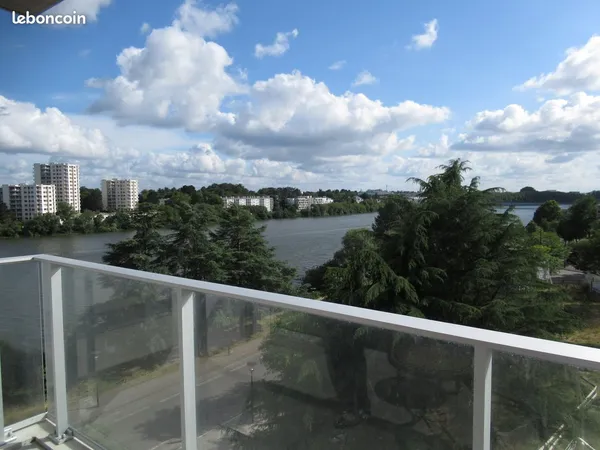 Appartement 3 pièces meublé île de Nantes vue Loire
