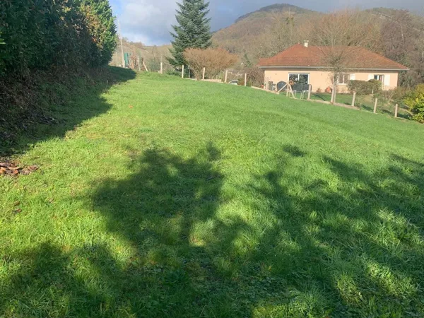 A vendre beau terrain constructible Commune ce Lucey