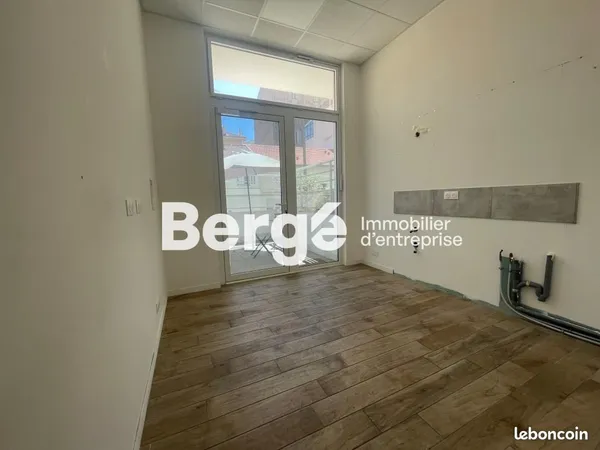 Local bureaux 94 m²