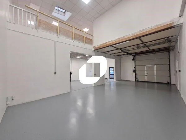 Local d'activité 1240 m²