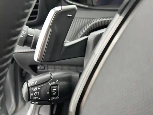 Peugeot 208 hybrid 110 e-dcs6 — photo 14