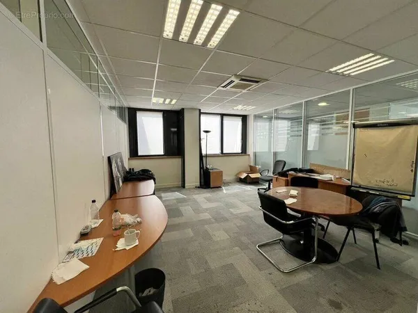 Commerce 2 pièces 168 m²