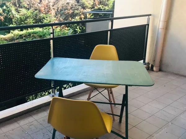 Une chambre disponible dans une colocation pas de clause de solidarite