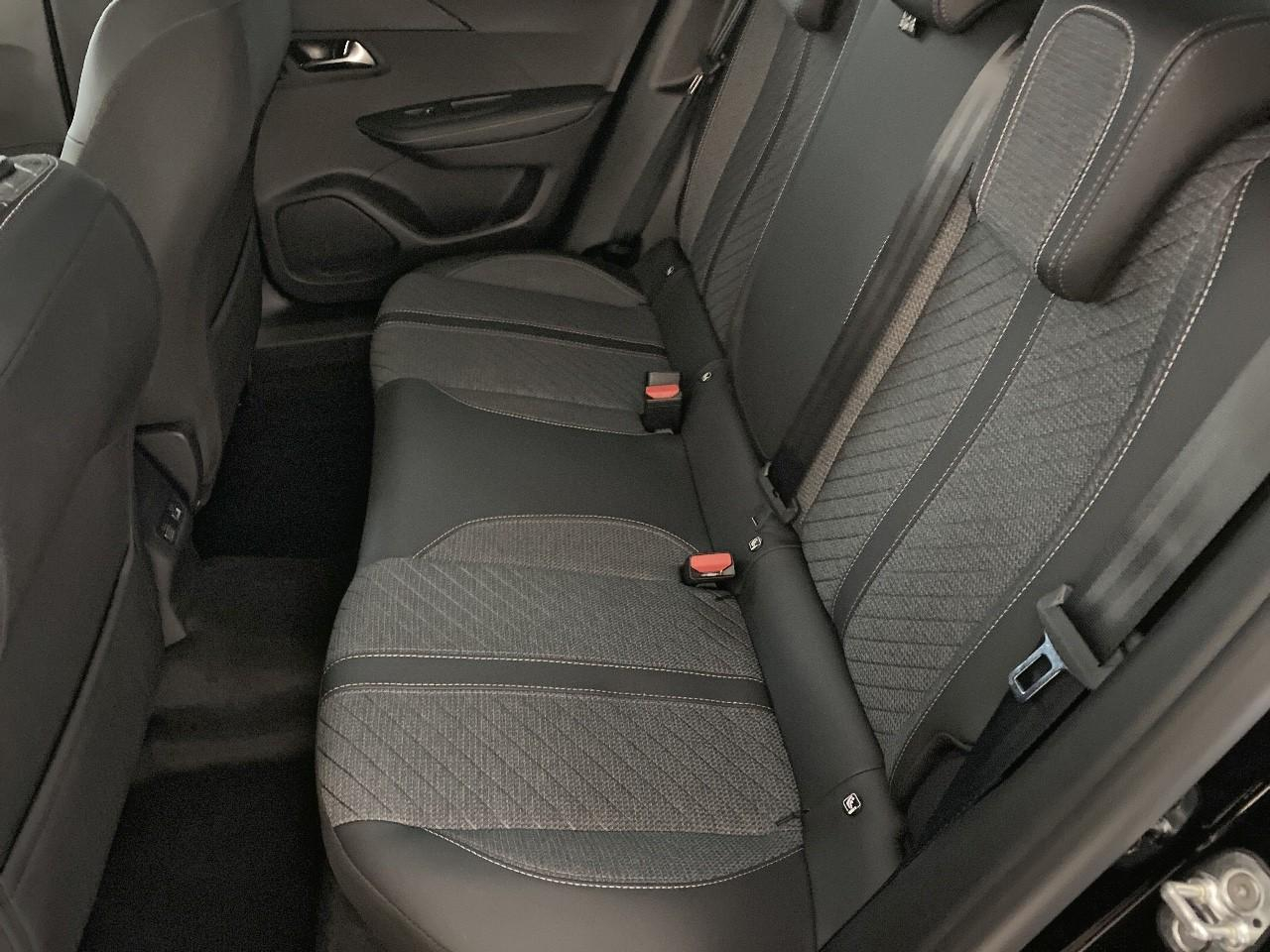 Peugeot 2008 hybrid 145 ch e-dcs6 allure — photo 10