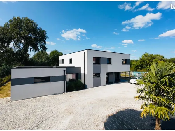 Maison individuelle 330M2 10 pièces