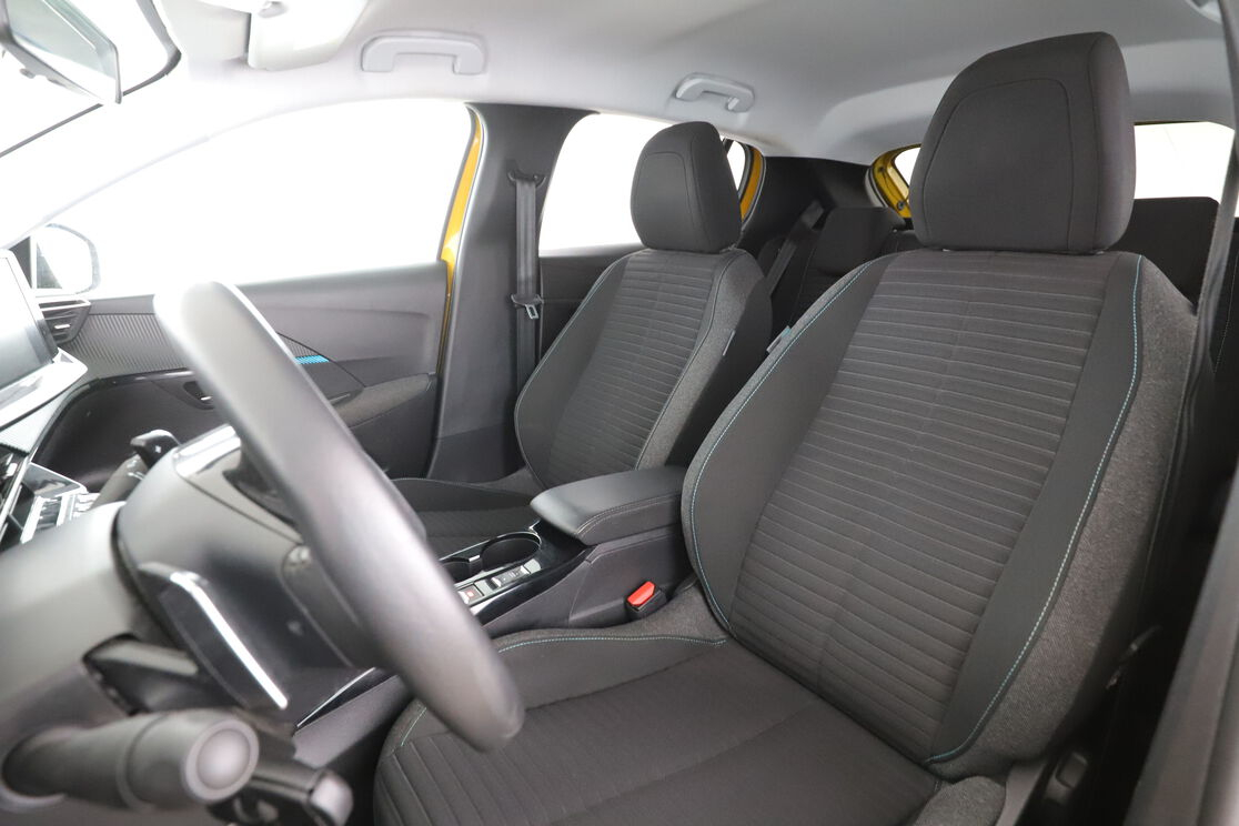 Peugeot 208 1.2 PureTech Style EAT8 — photo 9