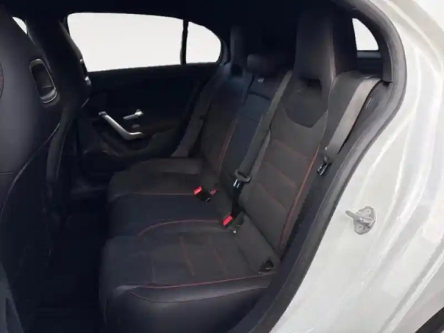Mercedes Classe A 200 d 150ch amg line 8g-dct — photo 13
