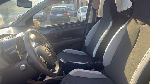 Toyota Aygo 1.0 VVT-i 69 - X-Play – 2015 – 92256 km – Essence – Boîte Manuelle — photo 12