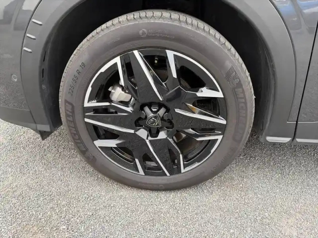 Peugeot 5008 hybrid 136 e-dcs6 — photo 13