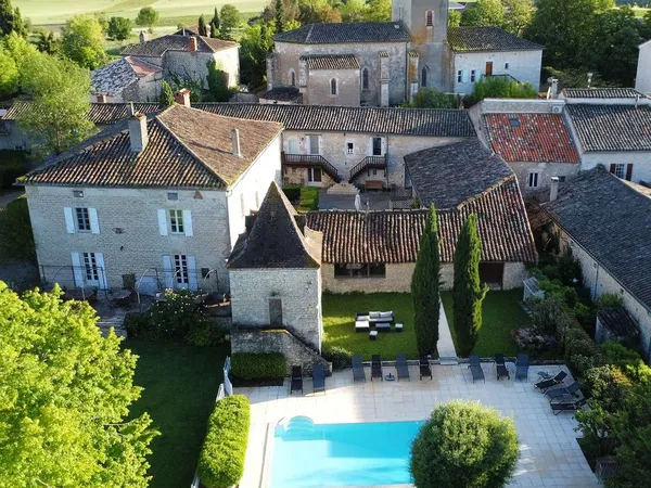 Maison 24 pièces 760 m²