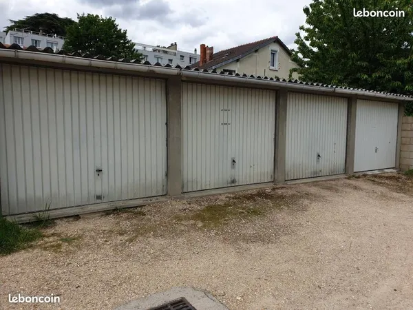 Box à louer à Villeune le Roi - Idéal stockage ou garage