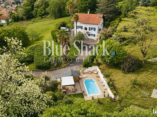 Maison 185 m² - 5 chambres - Piscine - Grand garage - Vue dégagée
