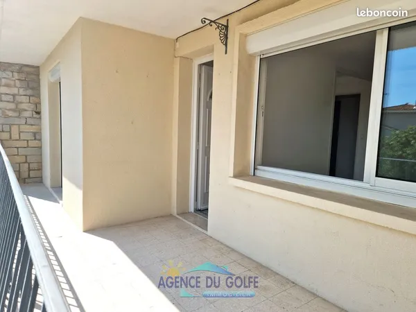 Type 3 rénové avec terrasse et jardin à deux pas des commerces et 10 minutes des plages