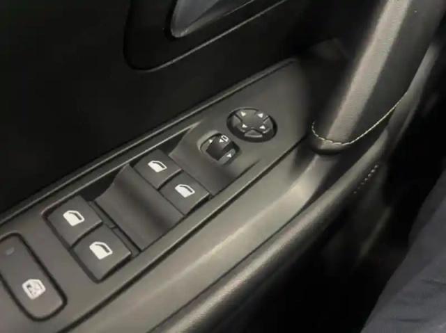 Peugeot 208 1.2 puretech 100ch s&amp;s gt eat8 — photo 12