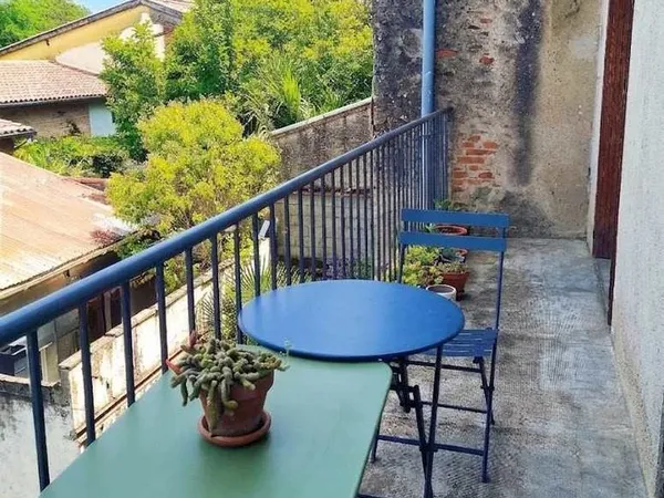 Maison de ville balcon cellier proche gare bus