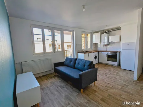 T3 MEUBLÉ 47 m2 rénové avec balcon