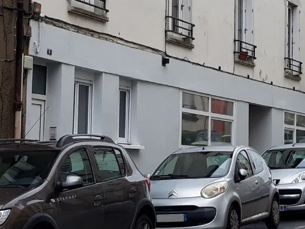 Local professionnel médical de 110 m² en rdc à 300m de la station de Tram Pilier Rouge et 150m de de