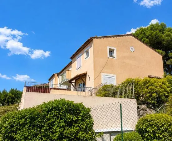 Maison mitoyenne 3P, terrasse, parking et Garage dans Résidence sécurisée