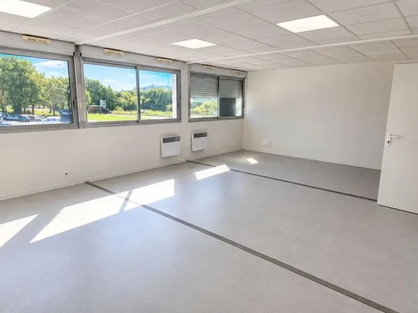 Bureau 129 m²