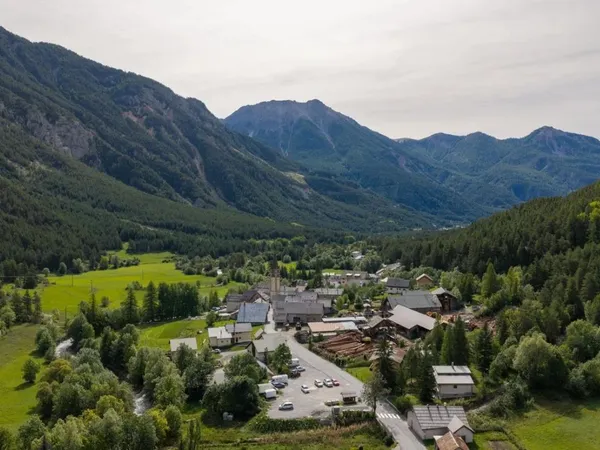 Vends maison - 500 m² - 20 pièces - Val-des-Prés 05100