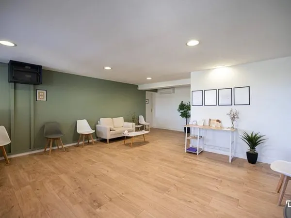 Local commercial 235 m²