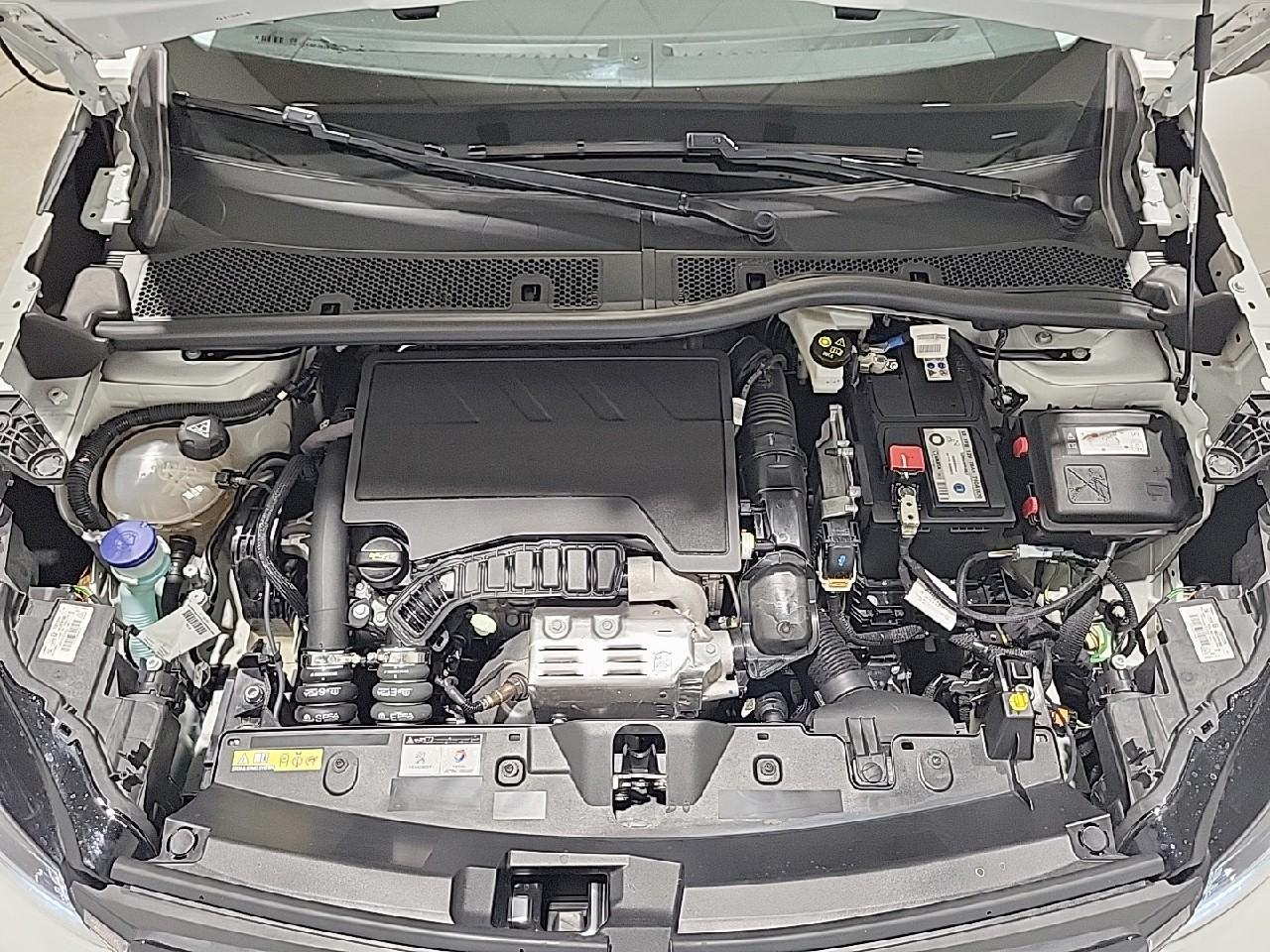 Peugeot 2008 puretech 130 s&s eat8 allure pack — photo 15