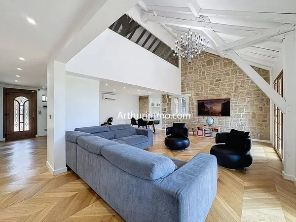 Maison 9 pièces 270 m²