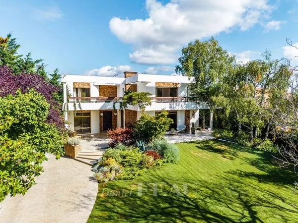 EXCLUSIVITÉ - Maison d'architecte, esprit californien - piscine et jardin paysagé.