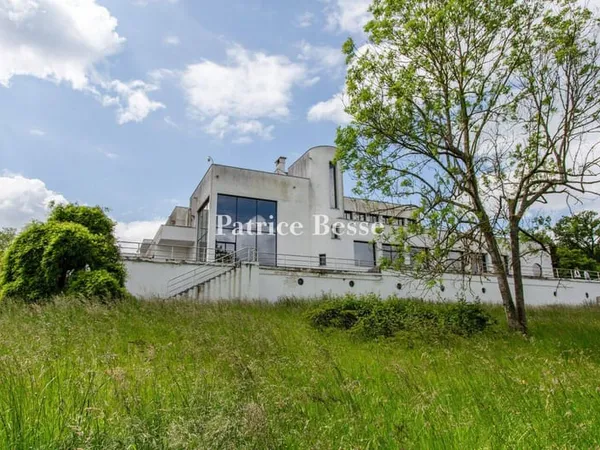 Maison 10 pièces 800 m²