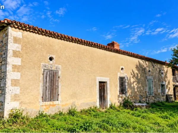 Maison en pierre à rénover - 106 m² - Terrain 1 295 m²