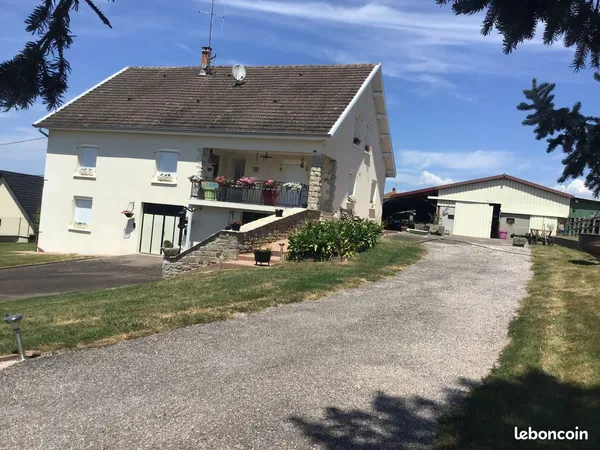 Maison avec hangar