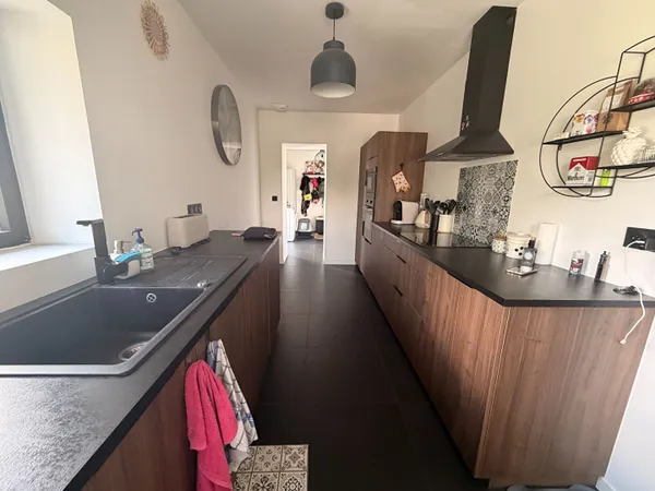 Maison en pierre rénovée avec goût - stationnement ? 2 chambres et dressing ? Le Plessis-Macé
