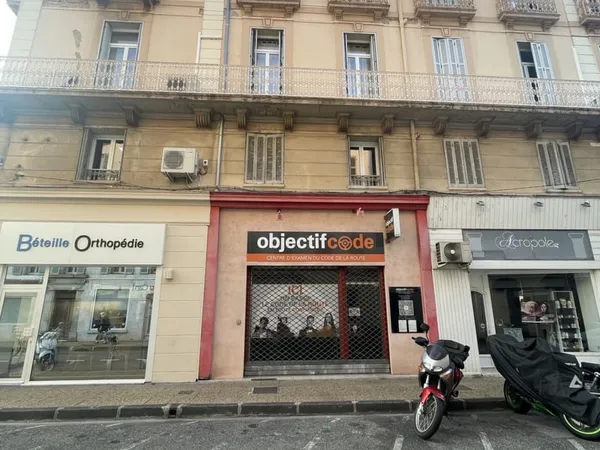 HYERES local commercial centre-ville 34,20 m2